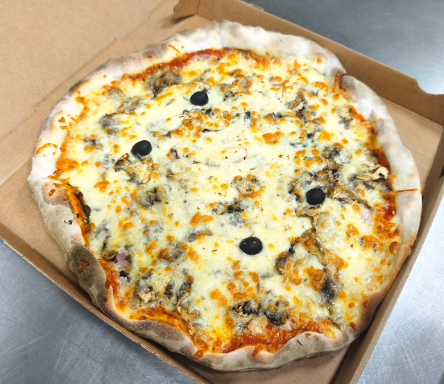 Pizza artisanale Reine - Pizzeria Hendaye